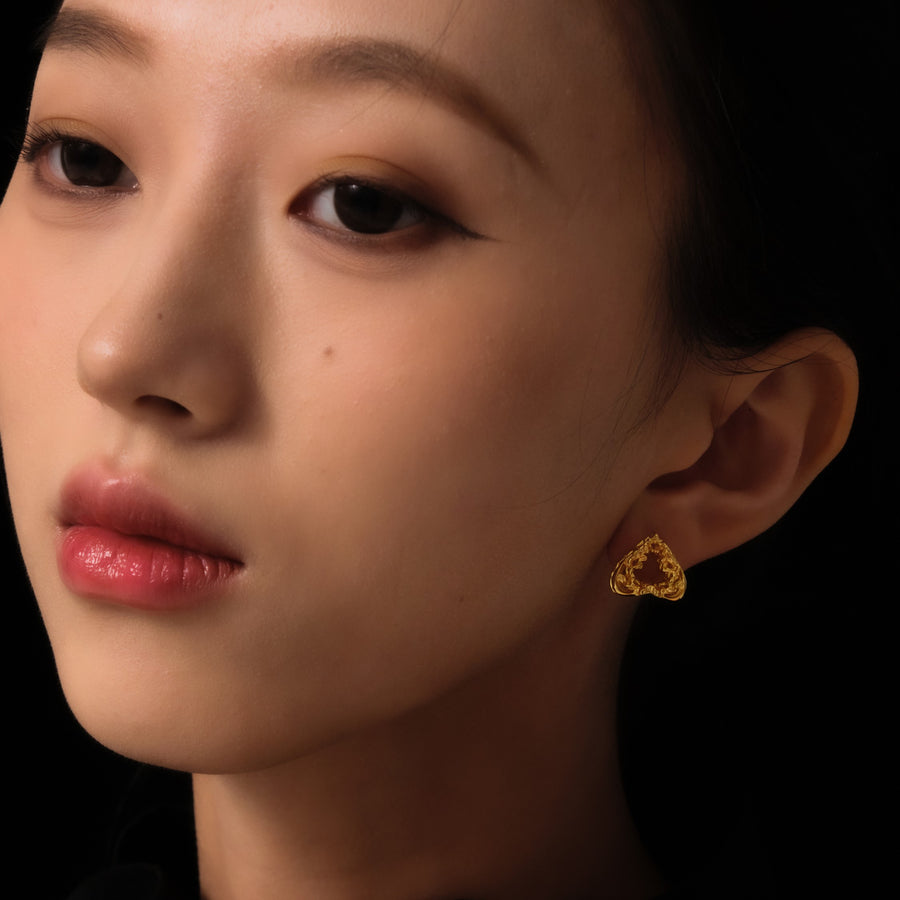 Glamorous Spade Stud Earrings · 18K Gold Vermeil