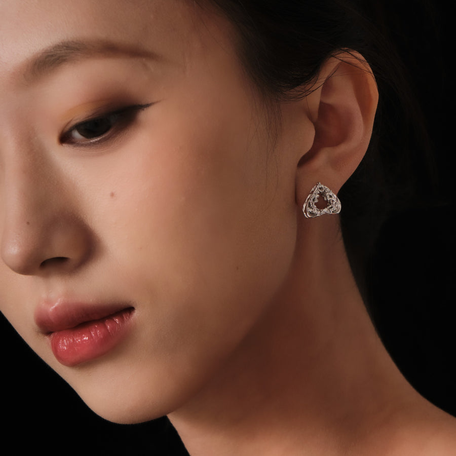 Glamorous Spade Stud Earrings · 18K White Gold Vermeil