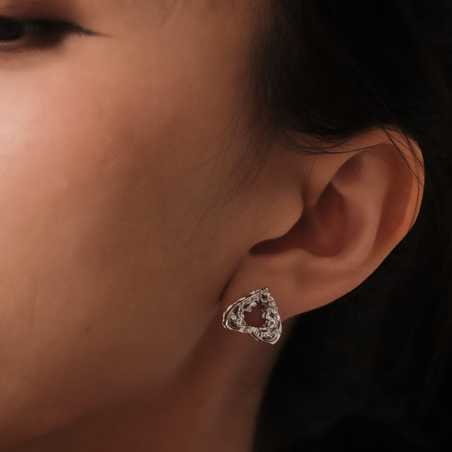 Glamorous Spade Stud Earrings · 18K White Gold Vermeil